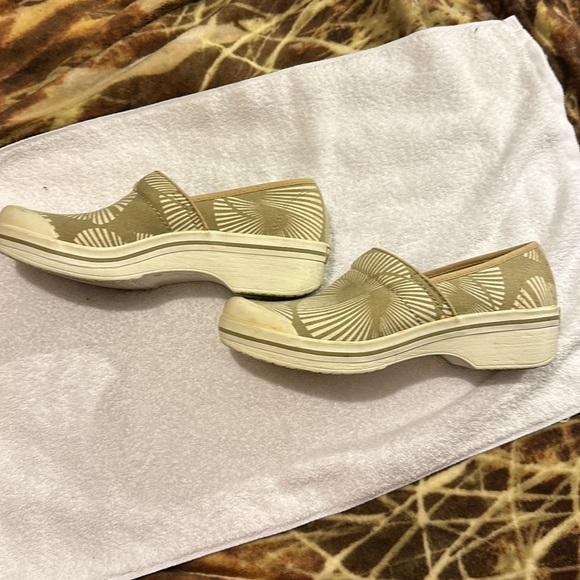 DANSCO - Calling all Nurses☺️. EU sz41. Fits like a Us Sz 9.5. - Picture 12 of 13